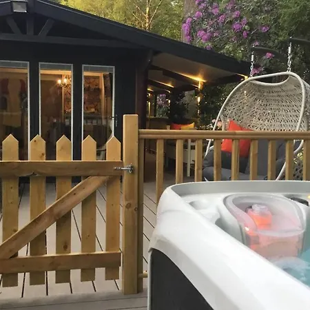 Mistletoe Two Boutique With Hot Tubs Holiday home *