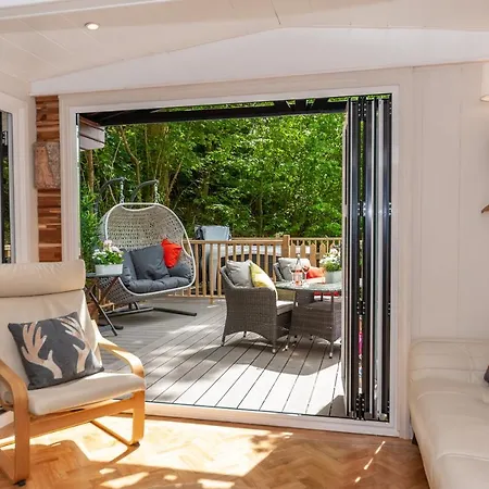 Mistletoe Two Boutique With Hot Tubs Holiday home *