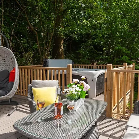 Holiday home Mistletoe Two Boutique With Hot Tubs